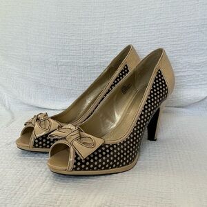 🖤 Bongo Tiffany Peep-Toe Pumps Tan / Brown Patent Leather Polka Dots Bow 10M